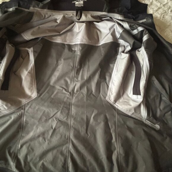 SOLD: Arc'teryx Beta AR Jacket Women's MSRP $600 - Picture 5 of 6